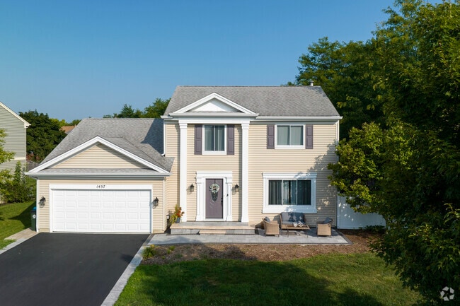 Columned split-level homes line the streets of Edgelawn Randall.