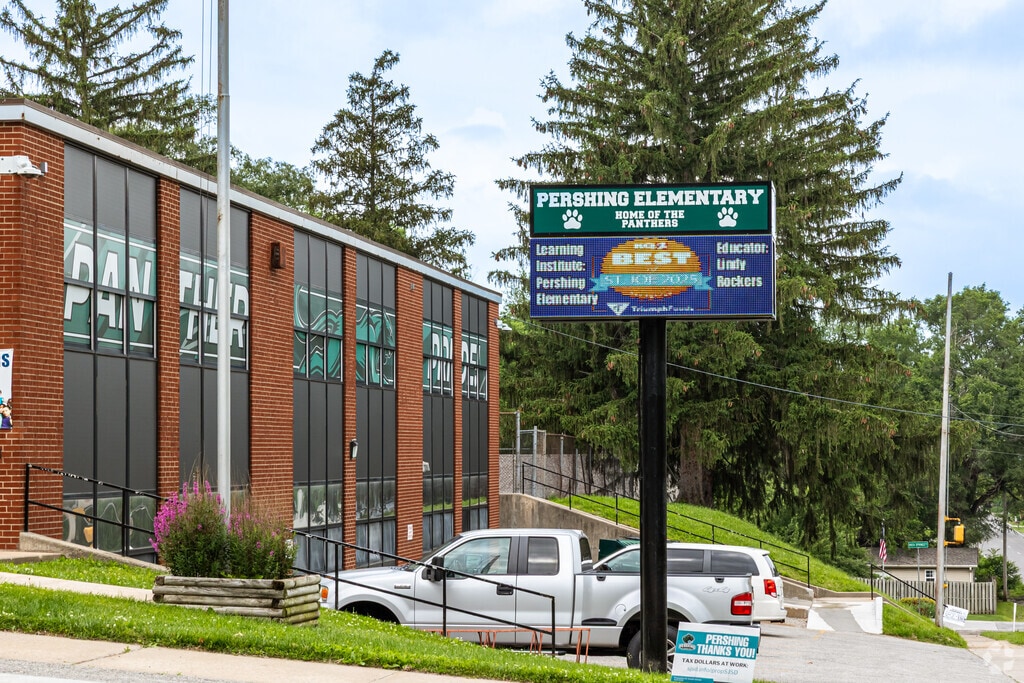 The student population of Pershing Elementary is 267 and the school serves K-6.