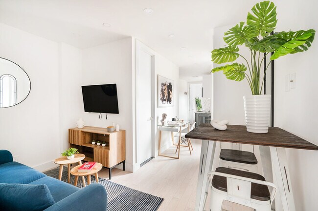 515 W 48th St unit FL4-ID1022059P, New York, NY 10036 - photo 3