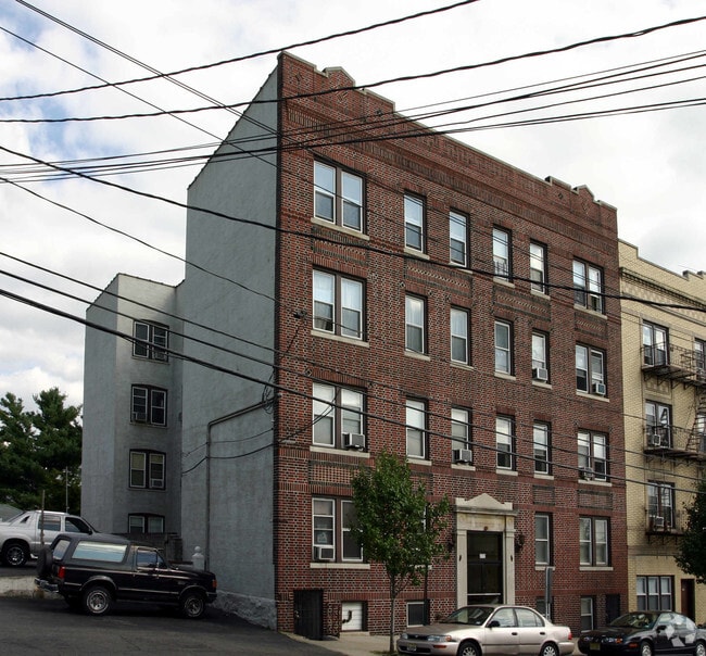 372 Anderson Ave, Cliffside Park, NJ 07010 - photo 2