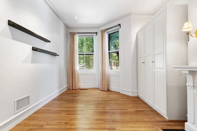 *Pictures are representative samples of the advertised unit. In some cases, the actual units you tou