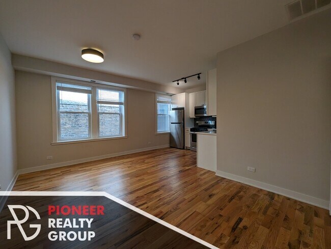 648 W Wrightwood Ave unit 2, Chicago, IL 60614 - photo 4