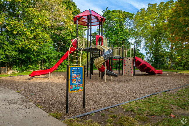 Franklin Elementary School also has a large playground.