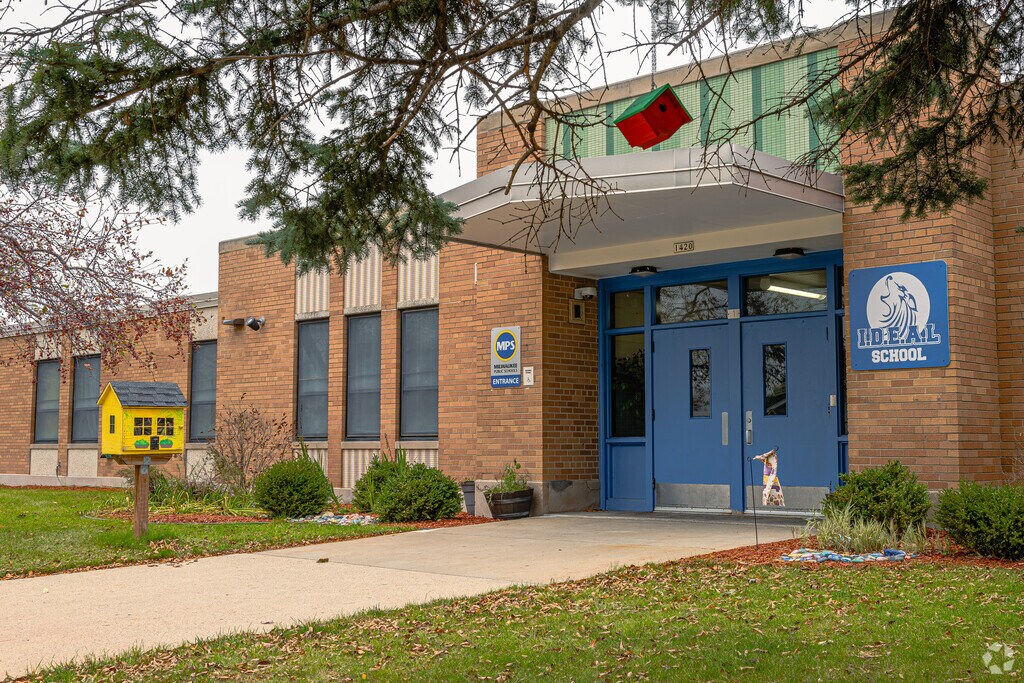 IDEAL School provides education in the neighborhood of 
Maitland Park.