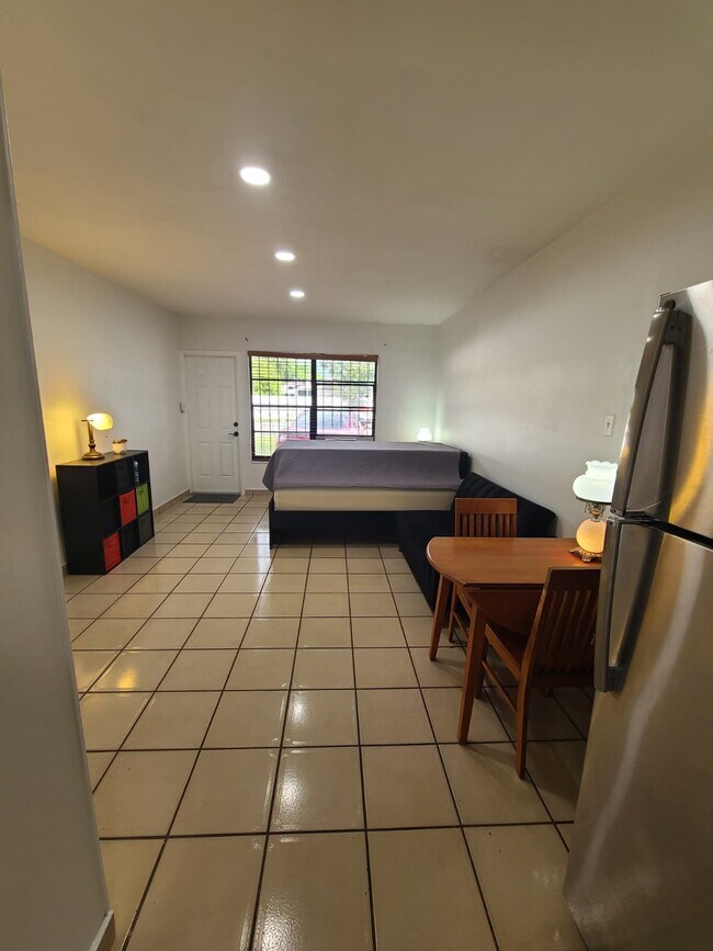 8126 W 15th Ave unit B, Hialeah, FL 33014 - photo 3