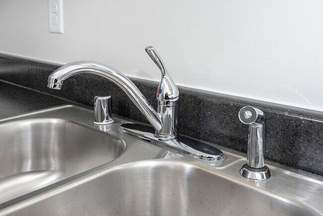 Hook and Ladder Apartments, Minneapolis, MN 55418 - photo 5