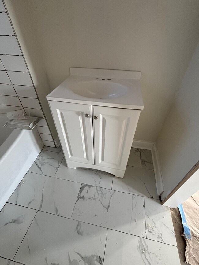 545 W 62nd St unit 2, Chicago, IL 60621 - photo 4