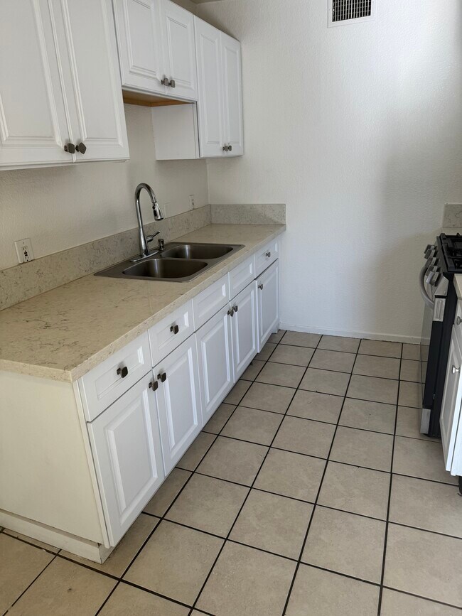 815 Java Ave unit 18, Inglewood, CA 90301 - photo 4