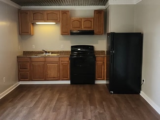 111 Hill St, McIntyre, GA 31054