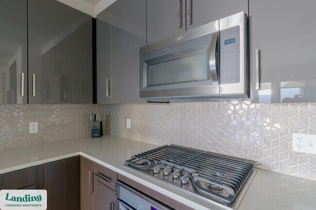 1414 Wood Hollow Dr unit 1-717, Houston, TX 77057 - photo 3