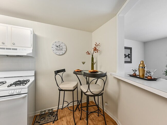 Harbor Lake, Waukegan, IL 60087 - photo 6