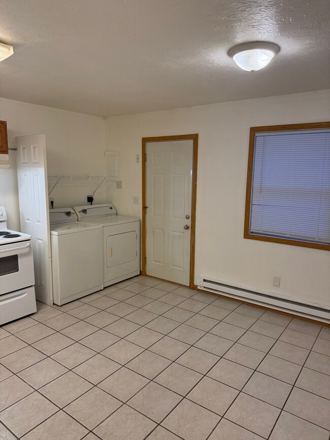 728 31st St N, Fargo, ND 58102 - photo 4