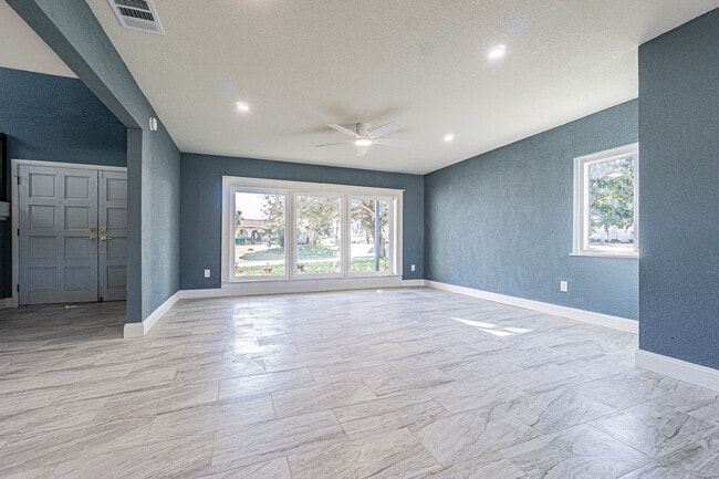 6370 Conniewood Square, New Port Richey, FL 34653 - photo 3