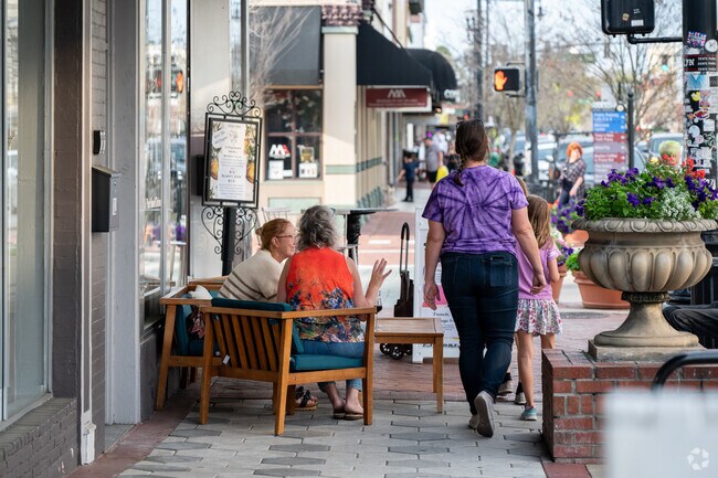 West DeLand locals enjoy spending time in the nearby historic downtown area.