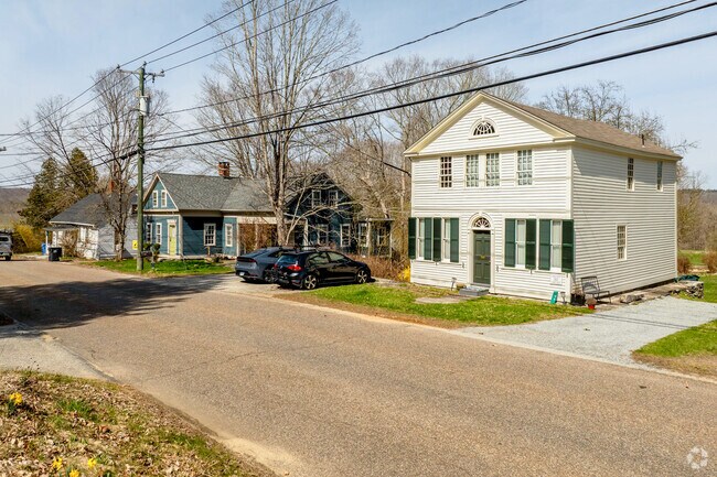 Homes in Chaplin typically range in price from $165,000 to $480,000 depending on lot size.