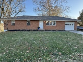 405 5th St, Smithville, MO 64089