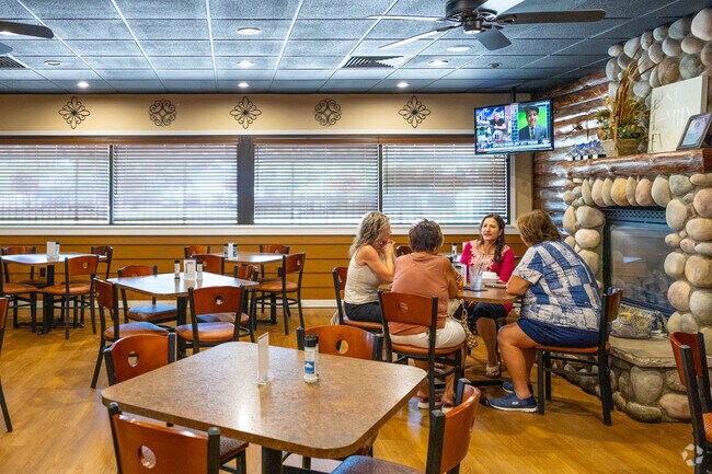 Locally loved, perfectly grilled, Redwood Steakhouse is your hometown favorite.