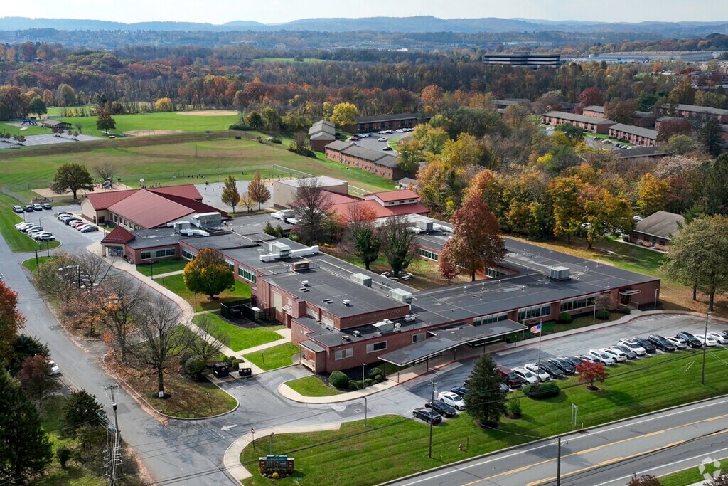South Side Elementary School has 806 students in grades K-5.