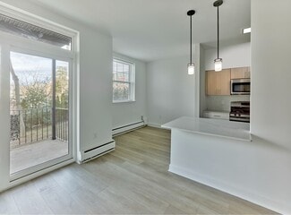 421 E Lancaster Ave, Wayne, PA 19087
