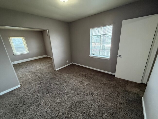 206 Locust St unit 11, Burlington, IA 52601 - photo 4