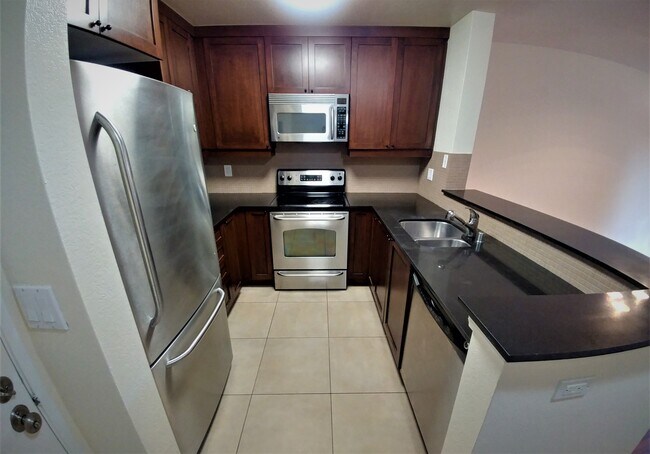 Villa Vicenza unit 5123, San Diego, CA 92122 - photo 2