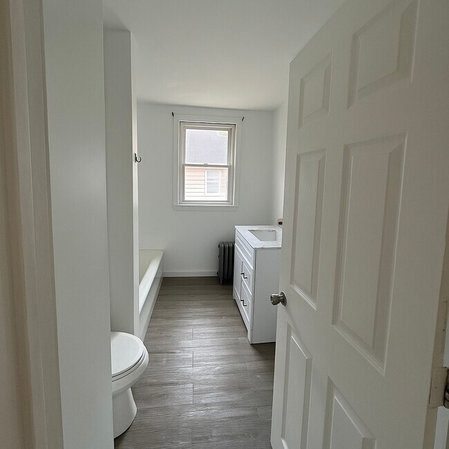 61 Kimberly Ave unit 2, Springfield, MA 01108 - photo 6