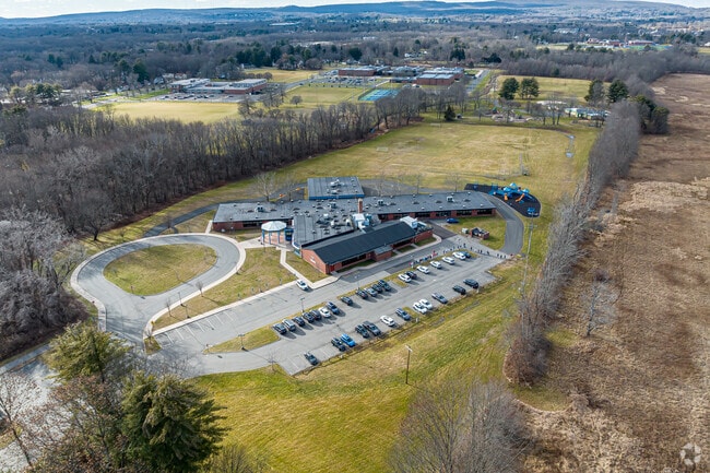 Metacomet School has 233 students enrolled.