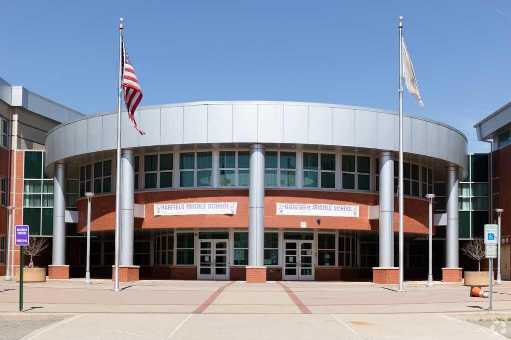 Garfield Middle School circular building entrance pathway.