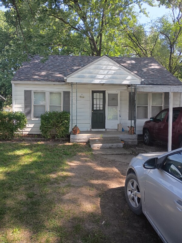 817 E Franklin St, Clinton, MO 64735