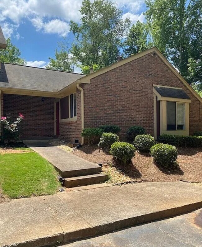 64 Country Place Ct, Alpharetta, GA 30005