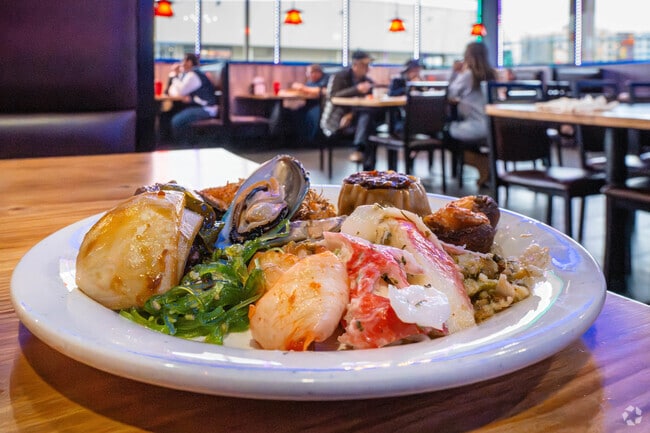 Lincolnia Hills locals can experience culinary delights at Umai Fusion Buffet.