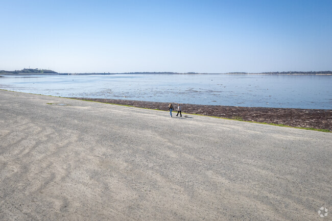 Browns Ravine is a great location for walks along the shore of Folsom Lake.
