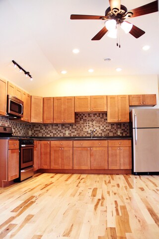 108 N Winooski Ave unit G, Burlington, VT 05401 - photo 2