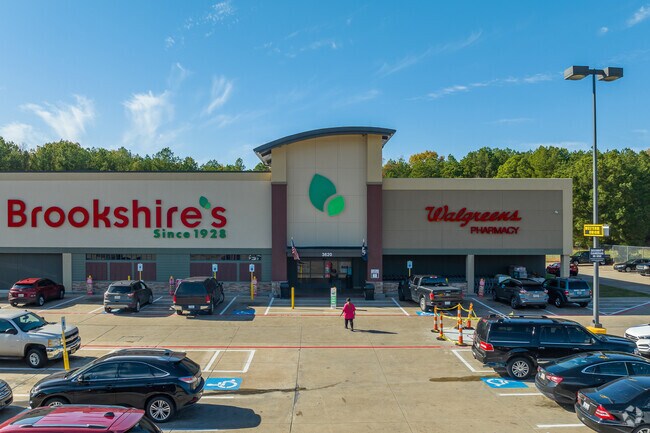 Western Hills-Yarborough enjoy easy access to Brookshire's for grocery shopping.