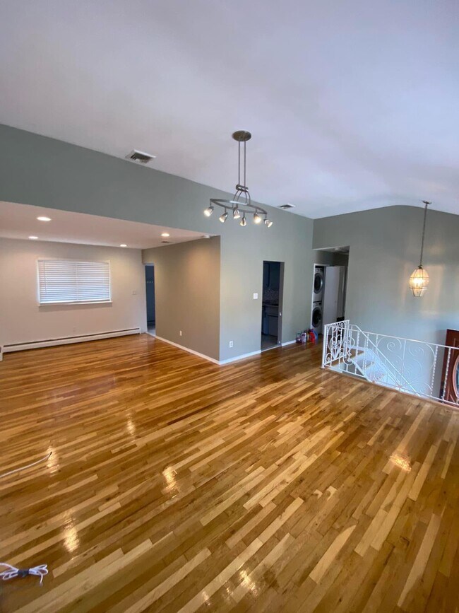 114 Jamie St Unit 2nd Floor, Islip Terrace, NY 11752