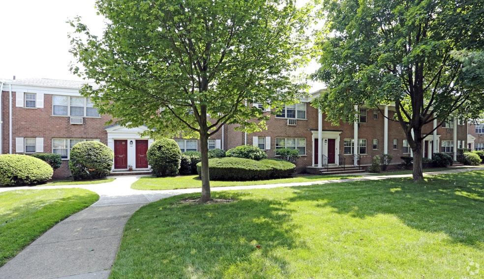 Summit Manor, Hackensack, NJ 07601 - photo 1