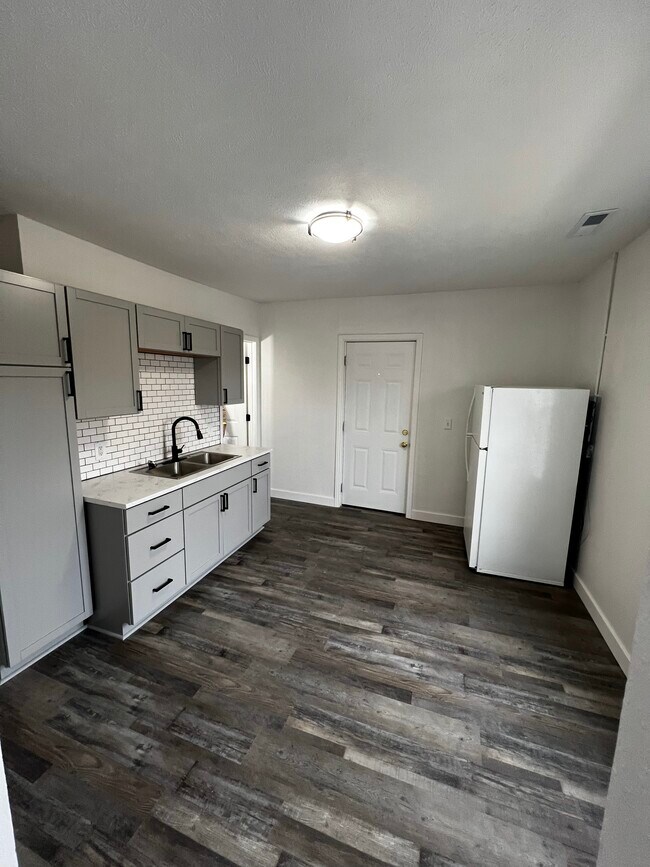 1420 E Cherry St unit CH 4, Springfield, MO 65802 - photo 2