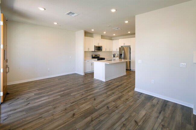 9893 Crossbay Loop unit 36582927, Jurupa Valley, CA 92509 - photo 3