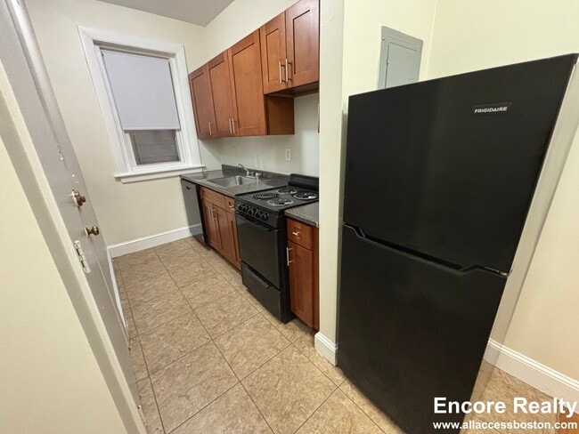 85 Lancaster Terrace unit 107, Brookline, MA 02446 - photo 2