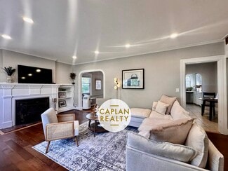86 Roydon Rd, New Haven, CT 06511