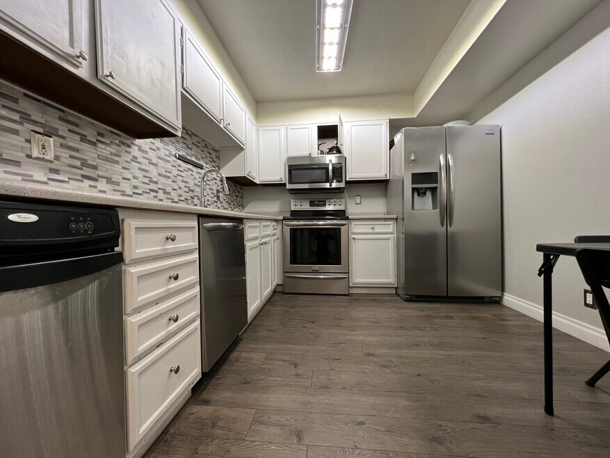 3930 University Center Dr unit 60, Las Vegas, NV 89119 - photo 1