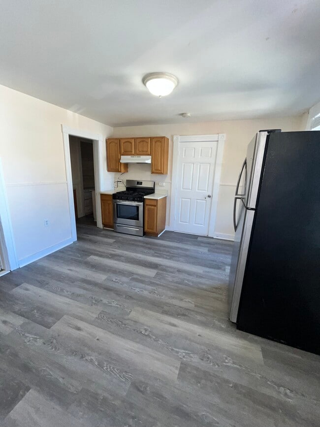 27 Denmark St unit 1, Worcester, MA 01605 - photo 2