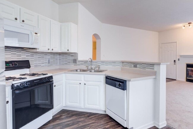 Hills of Aberdeen Apartment Homes, Valparaiso, IN 46385 - photo 2