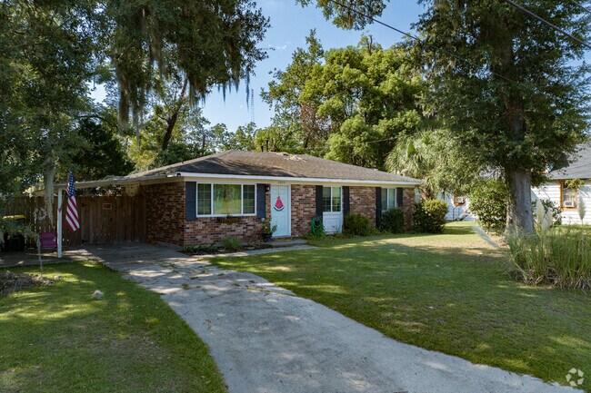 Oakland Park-Northgate-Eastgate is full of brick ranch style homes.
