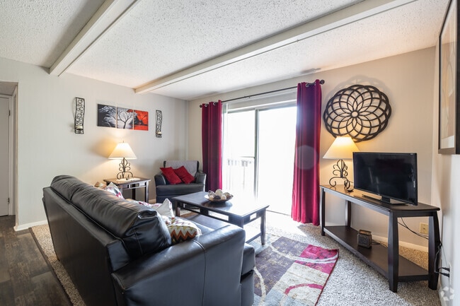 Suson Pines, Saint Louis, MO 63128 - photo 4