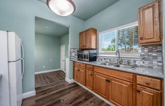 7218 N College Ave, Fresno, CA 93650