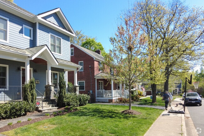 Homes are nestled right next to one another in Old Dominion.