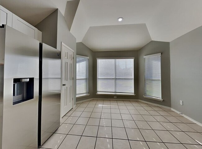 2920 Crystal Way, Grand Prairie, TX 75052 - photo 6