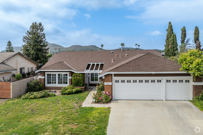 Homes around Casa Conejo feature multi-car garages.