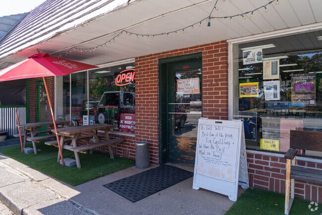 Riverside South residents enjoy shopping at Greens Grocery.